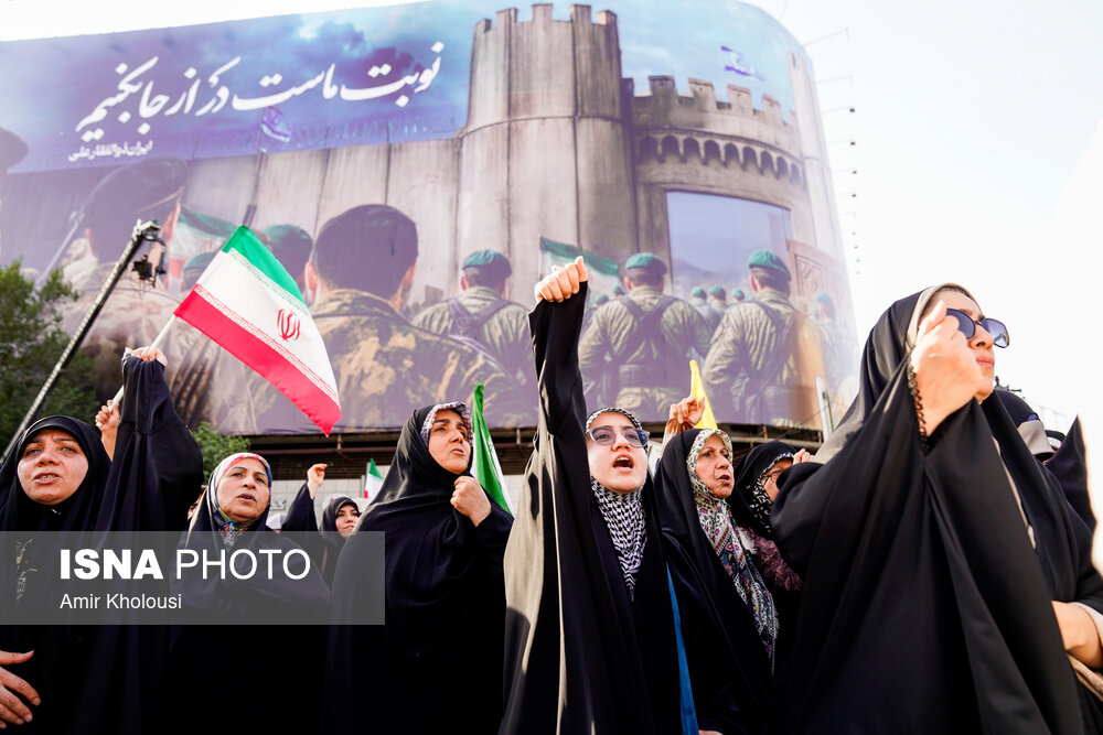 تجمع مردمی در محکومیت تجاوز آمریکا و اعلام انزجار از ترامپ
